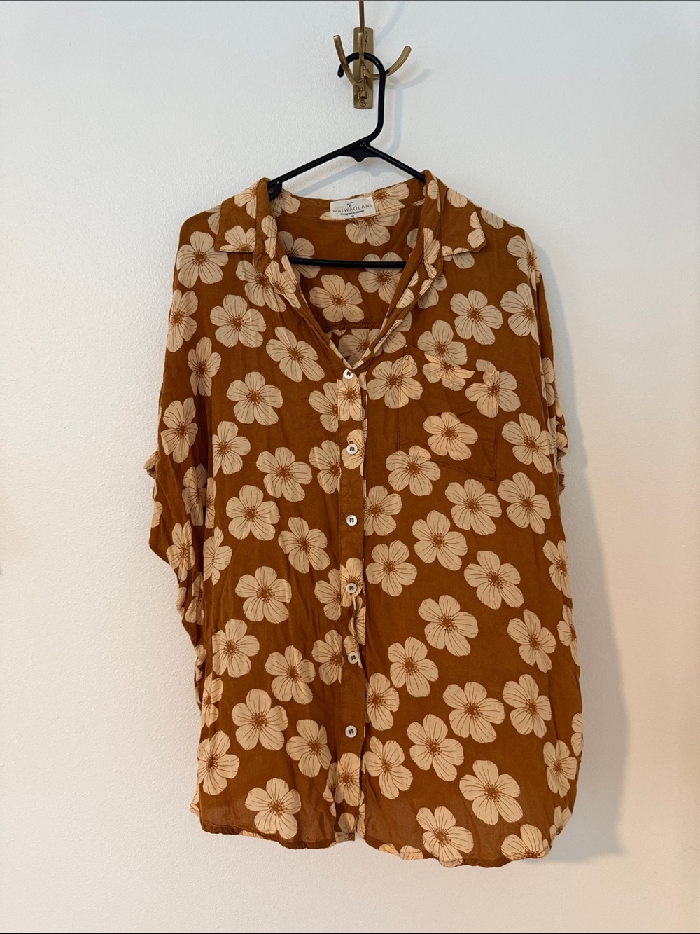 Waiwaolani Women’s Brown Floral Button-Front Top